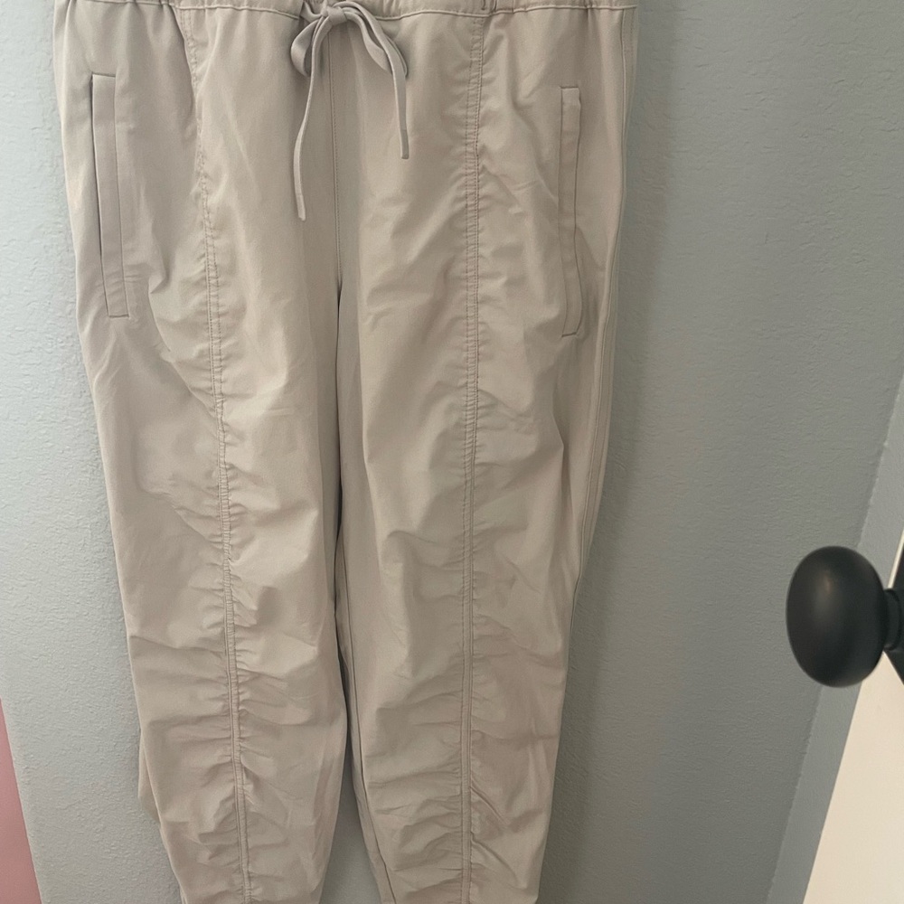 Attitude Mid Rose Jogger